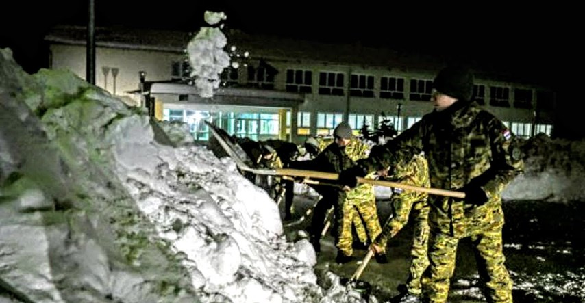 Snijeg paralizirao Hrvatsku, prevrnula se cisterna, kamioni pet dana zarobljeni na Grobniku